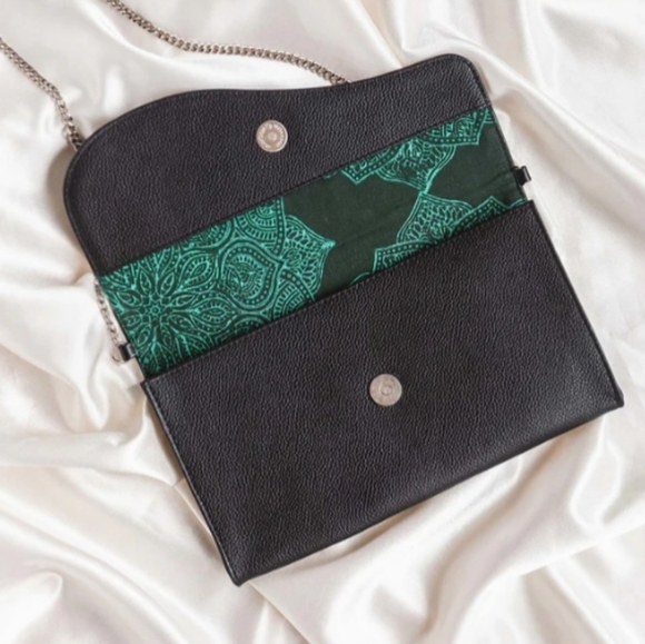 Clutch - Picture 3 of 9